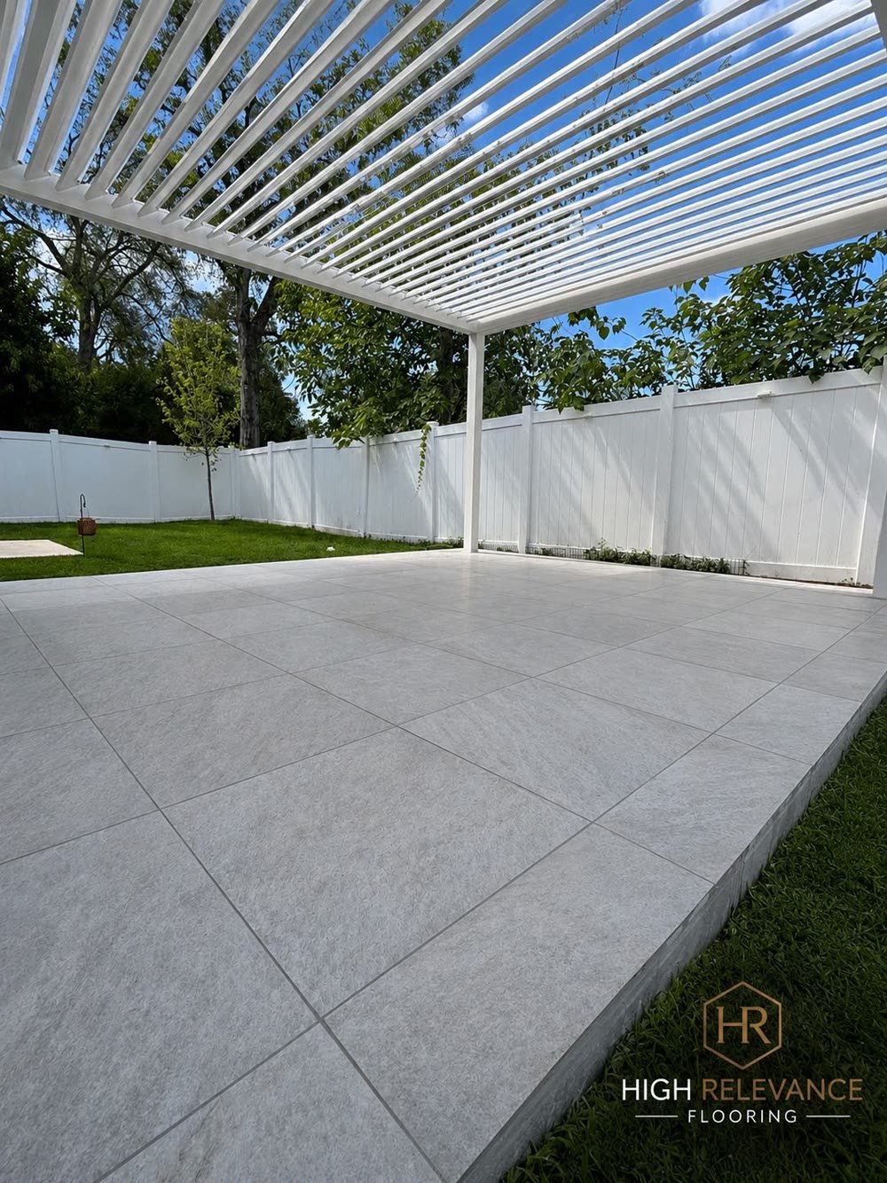 Large-format porcelain pavers on a Tampa patio